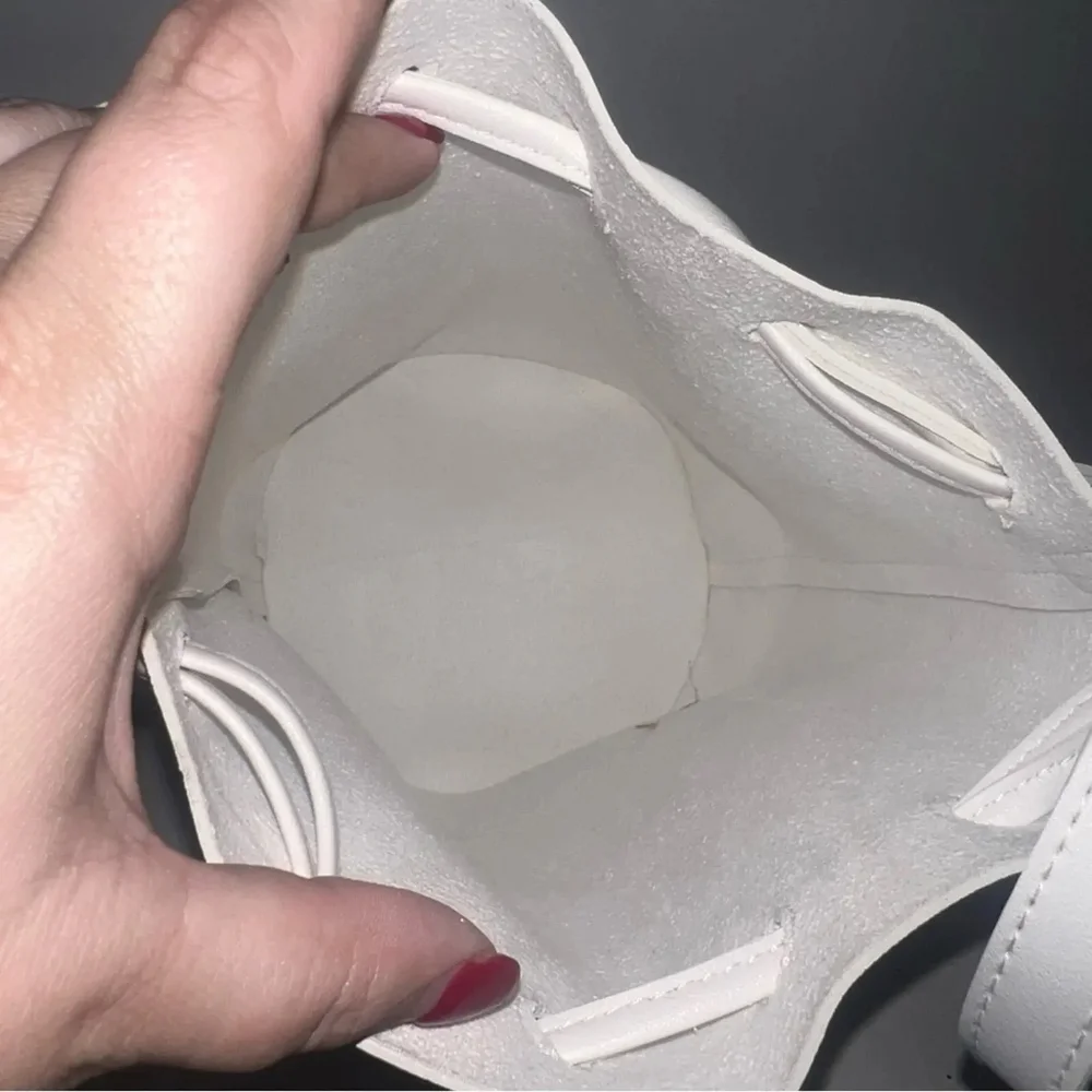 Derek Lam GWP Off-White Bucket Bag - Picture 7 of 9